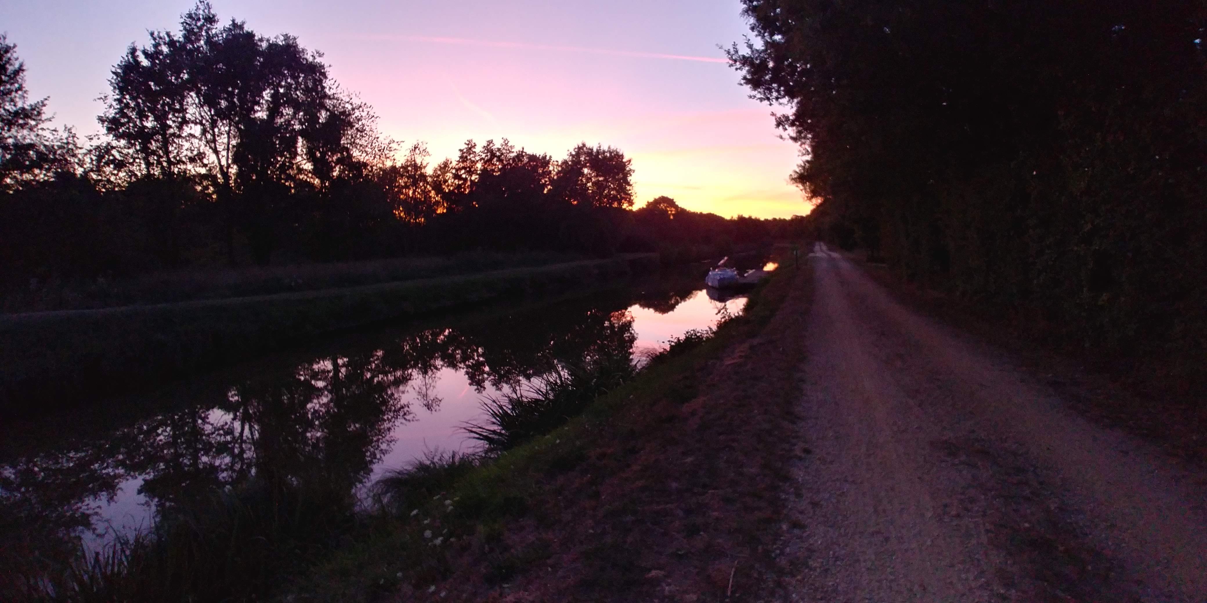 Coucher de soleil sur le canal